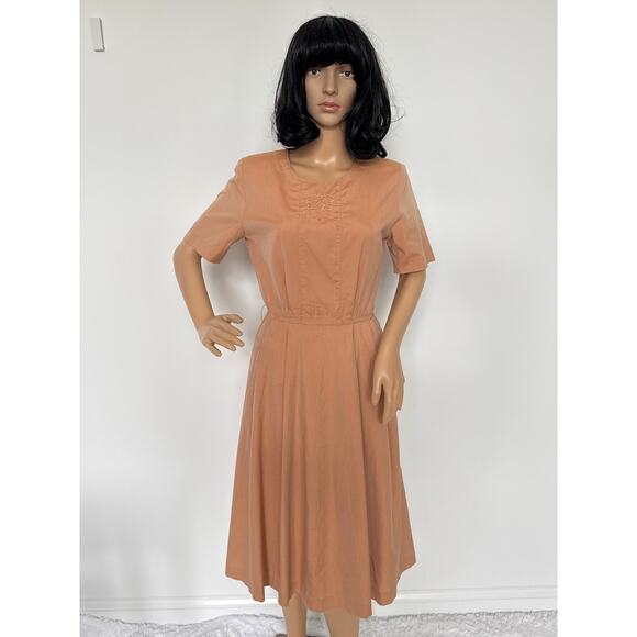 70's Burberrys Tan day dress Embroidered Crest, boulton zip & size tab small - Picture 15 of 17